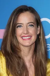 Stephanie Allynne
